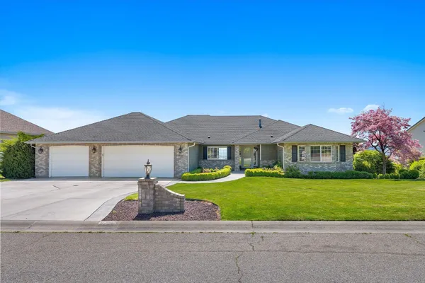 $900,000 | 8720 East Woodland Park Drive, Spokane, WA 99217