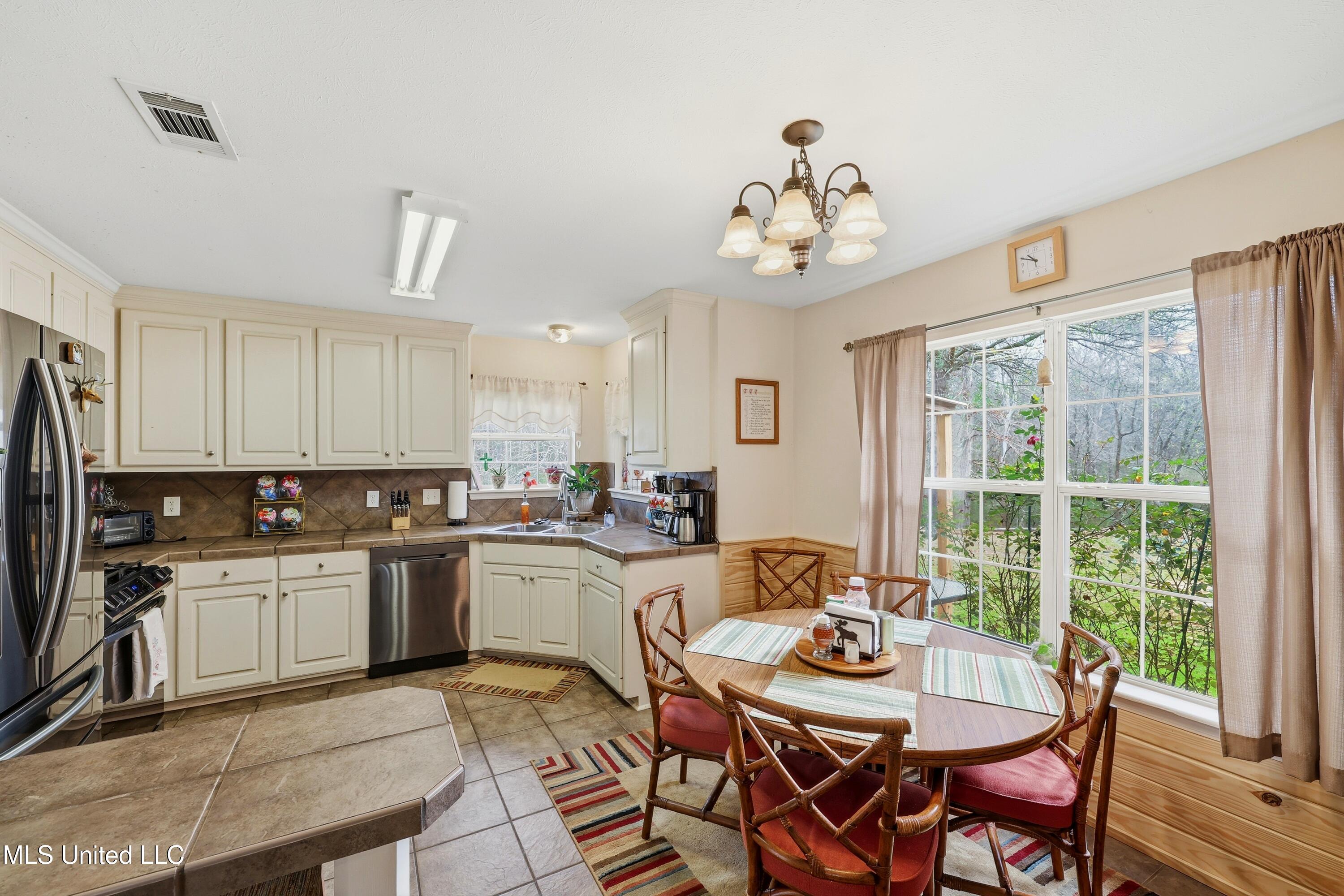 263 Charlie James Road Mendenhall, MS 39114 - Photo 11 of 57 263 Charlie James Rd Home Tours MS 11