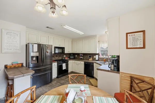 $260,000 | 263 Charlie James Road, Mendenhall, MS 39114