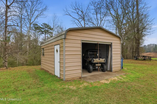 $260,000 | 263 Charlie James Road, Mendenhall, MS 39114