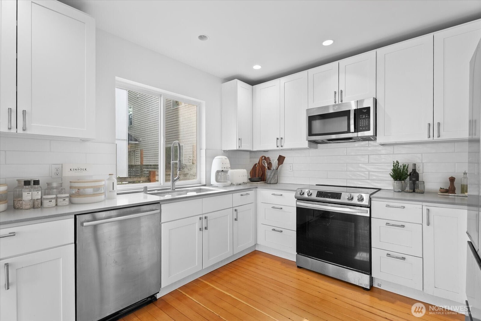 2609 Southwest Adams Street, Unit B Seattle, WA 98126 - Photo 7 of 21