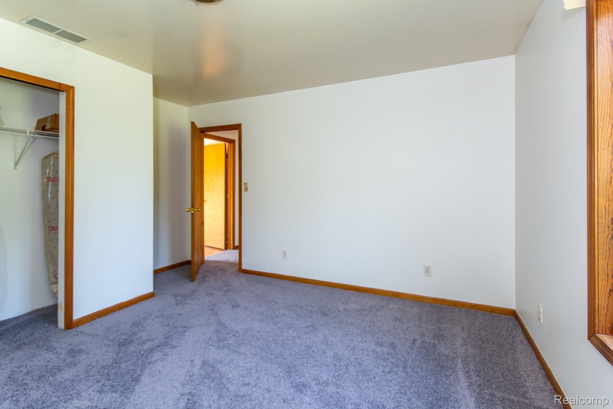 49125 Hull Road Belleville, MI 48111 - Photo 22 of 32 DSC_6038.jpg