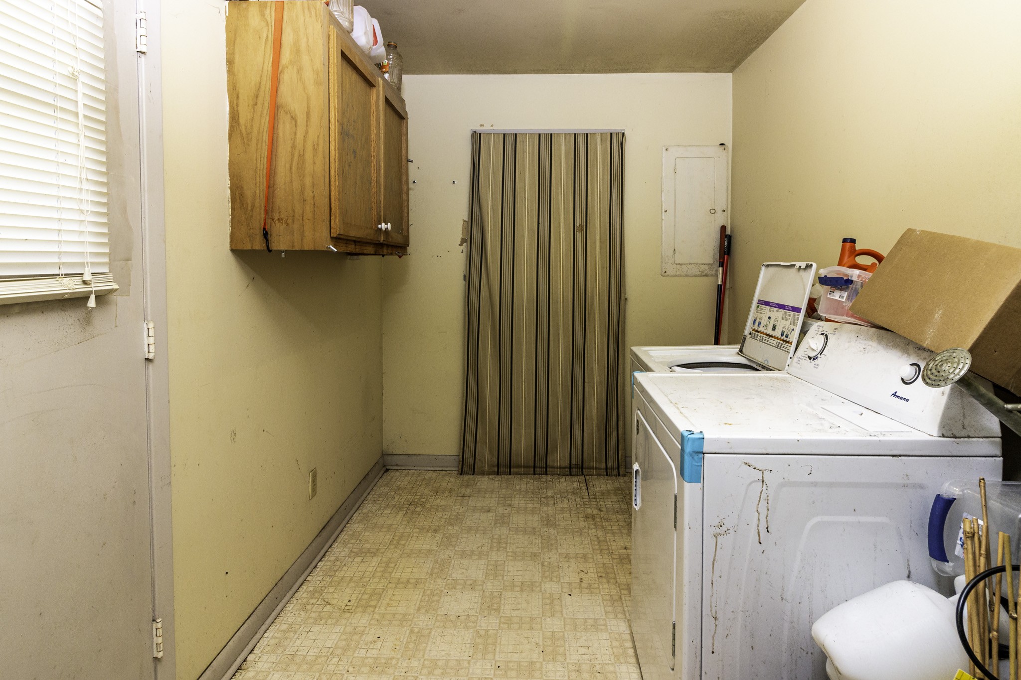 121 Glenn Springs Road Lawrenceburg, TN 38464 - Photo 11 of 17 a utility room with dryer and washer