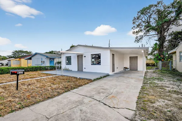 $2,500 | 917 West 2nd Street, Riviera Beach, FL 33404