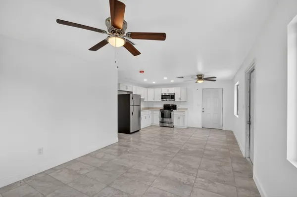 $2,500 | 917 West 2nd Street, Riviera Beach, FL 33404