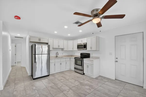 $2,500 | 917 West 2nd Street, Riviera Beach, FL 33404