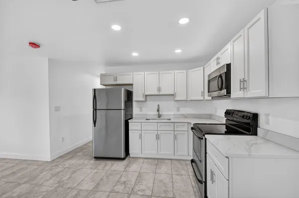 $2,500 | 917 West 2nd Street, Riviera Beach, FL 33404