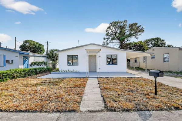 $2,500 | 917 West 2nd Street, Riviera Beach, FL 33404