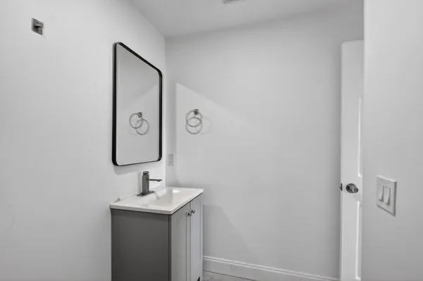 $2,500 | 917 West 2nd Street, Riviera Beach, FL 33404