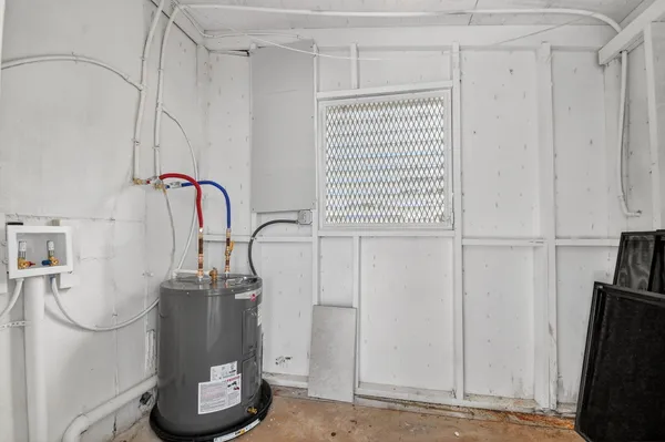 $2,500 | 917 West 2nd Street, Riviera Beach, FL 33404