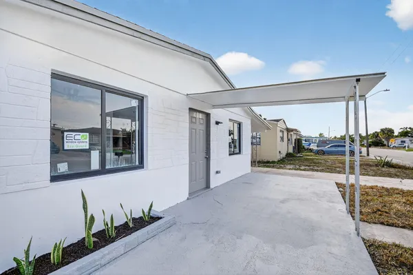 $2,500 | 917 West 2nd Street, Riviera Beach, FL 33404