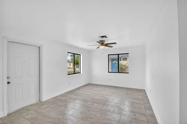 $2,500 | 917 West 2nd Street, Riviera Beach, FL 33404