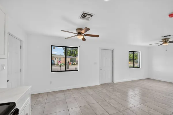 $2,500 | 917 West 2nd Street, Riviera Beach, FL 33404