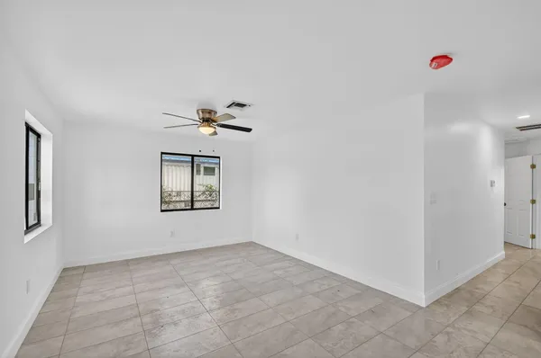 $2,500 | 917 West 2nd Street, Riviera Beach, FL 33404