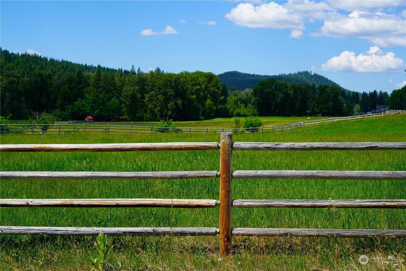 3435 Teanaway Road Cle Elum, WA 98922 - Photo 12 of 33 a view of a golf course with a garden