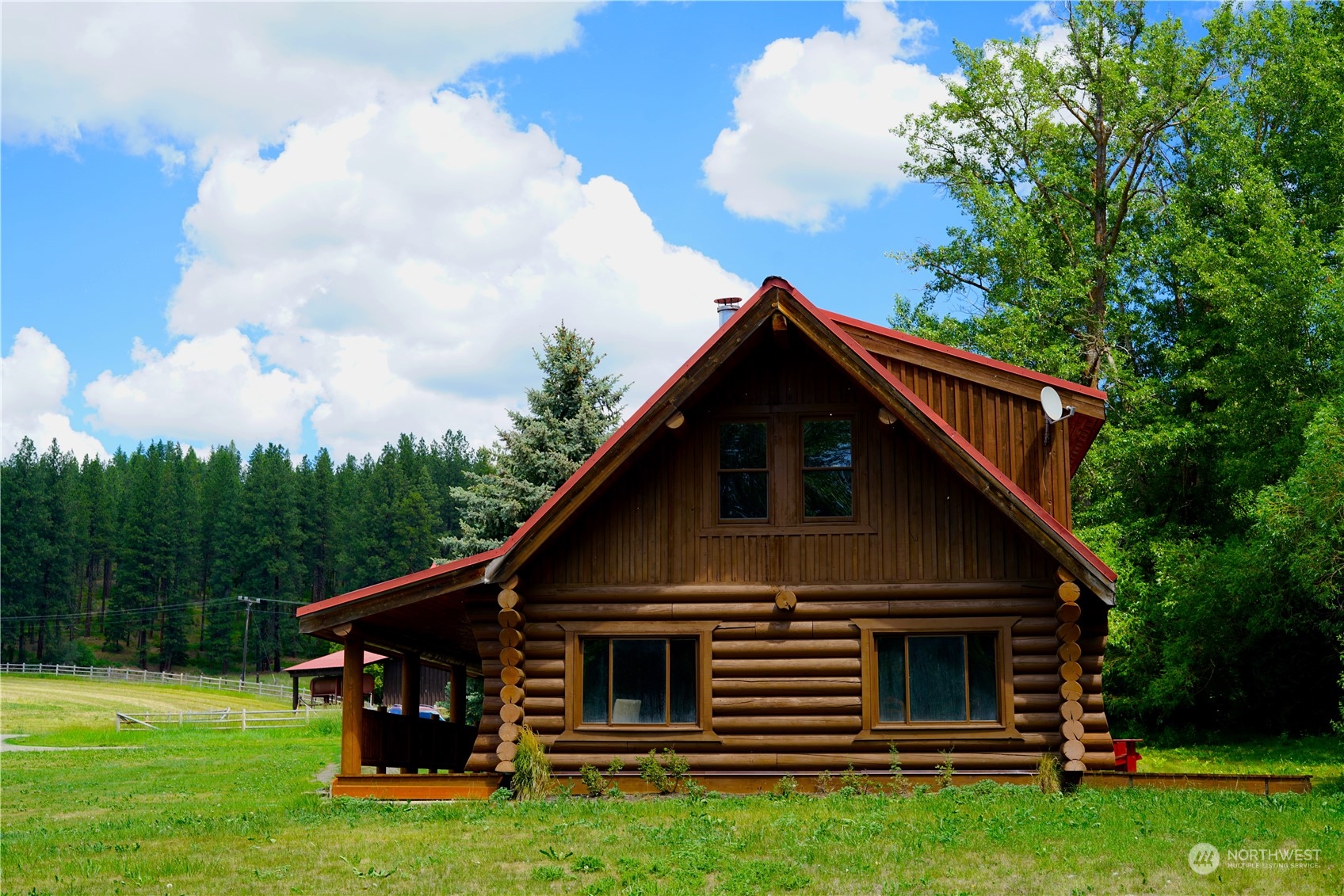 3435 Teanaway Road Cle Elum, WA 98922 - Photo 13 of 33 a front view of a house with garden