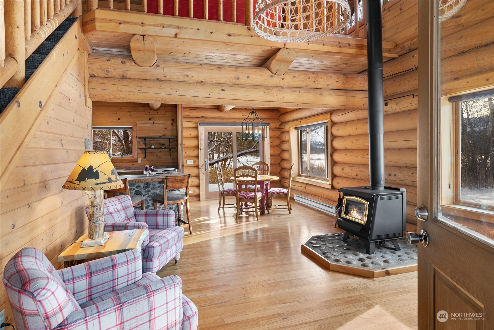3435 Teanaway Road Cle Elum, WA 98922 - Photo 16 of 33 a living room filled with furniture