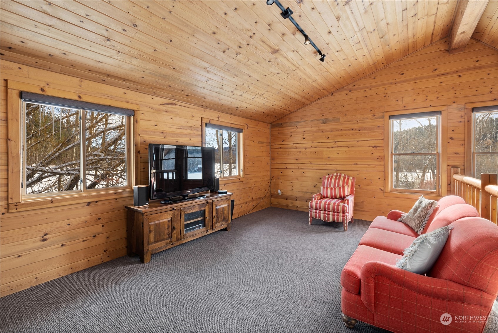 3435 Teanaway Road Cle Elum, WA 98922 - Photo 28 of 33 a living room with furniture and a flat screen tv