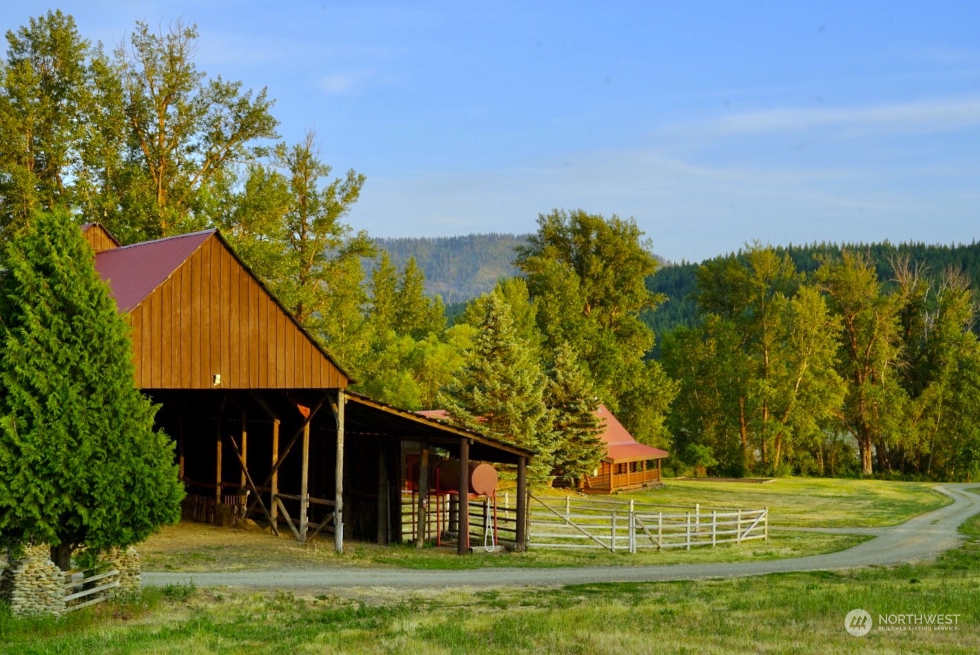 3435 Teanaway Road Cle Elum, WA 98922 - Photo 6 of 33 a view of a house with a big yard