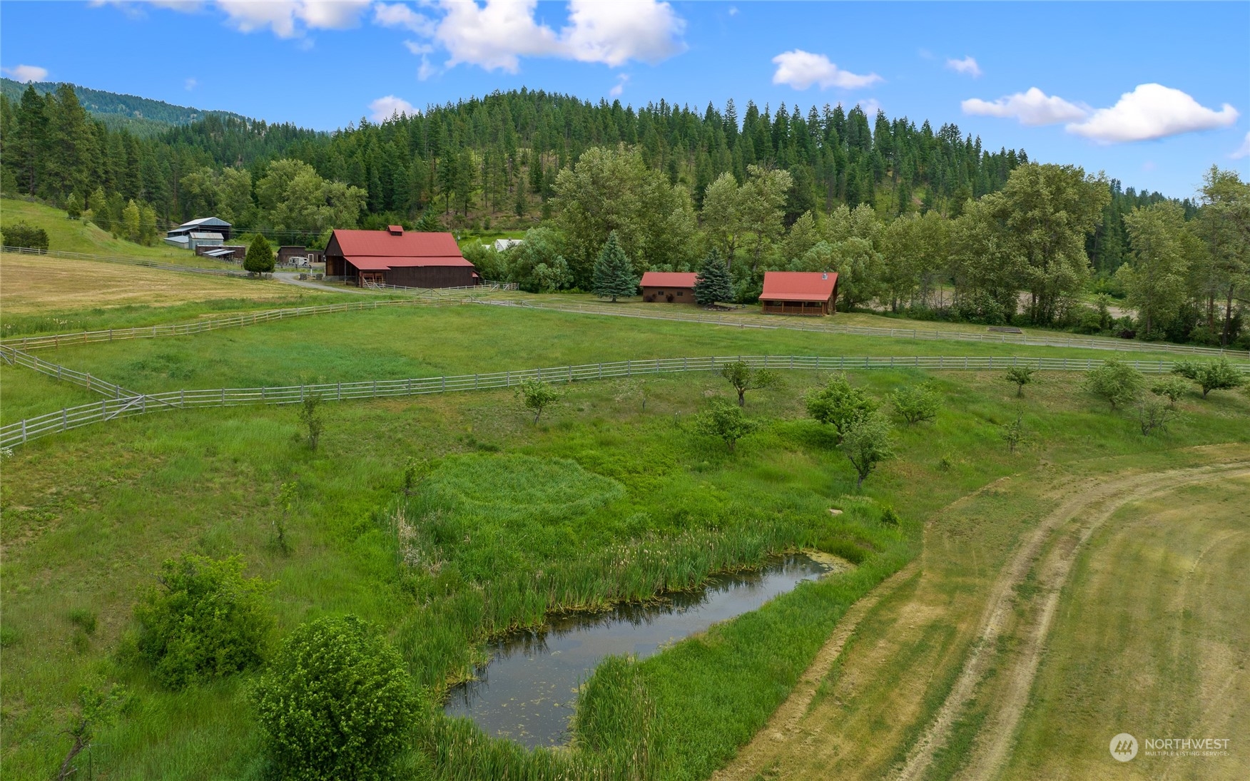 3435 Teanaway Road Cle Elum, WA 98922 - Photo 10 of 33 a view of a golf course with a garden