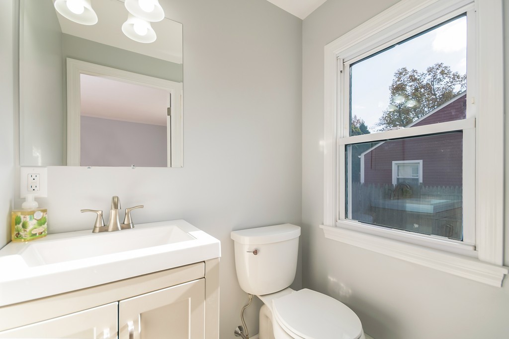 104 Bretton Road Springfield, MA 01119 - Photo 9 of 11