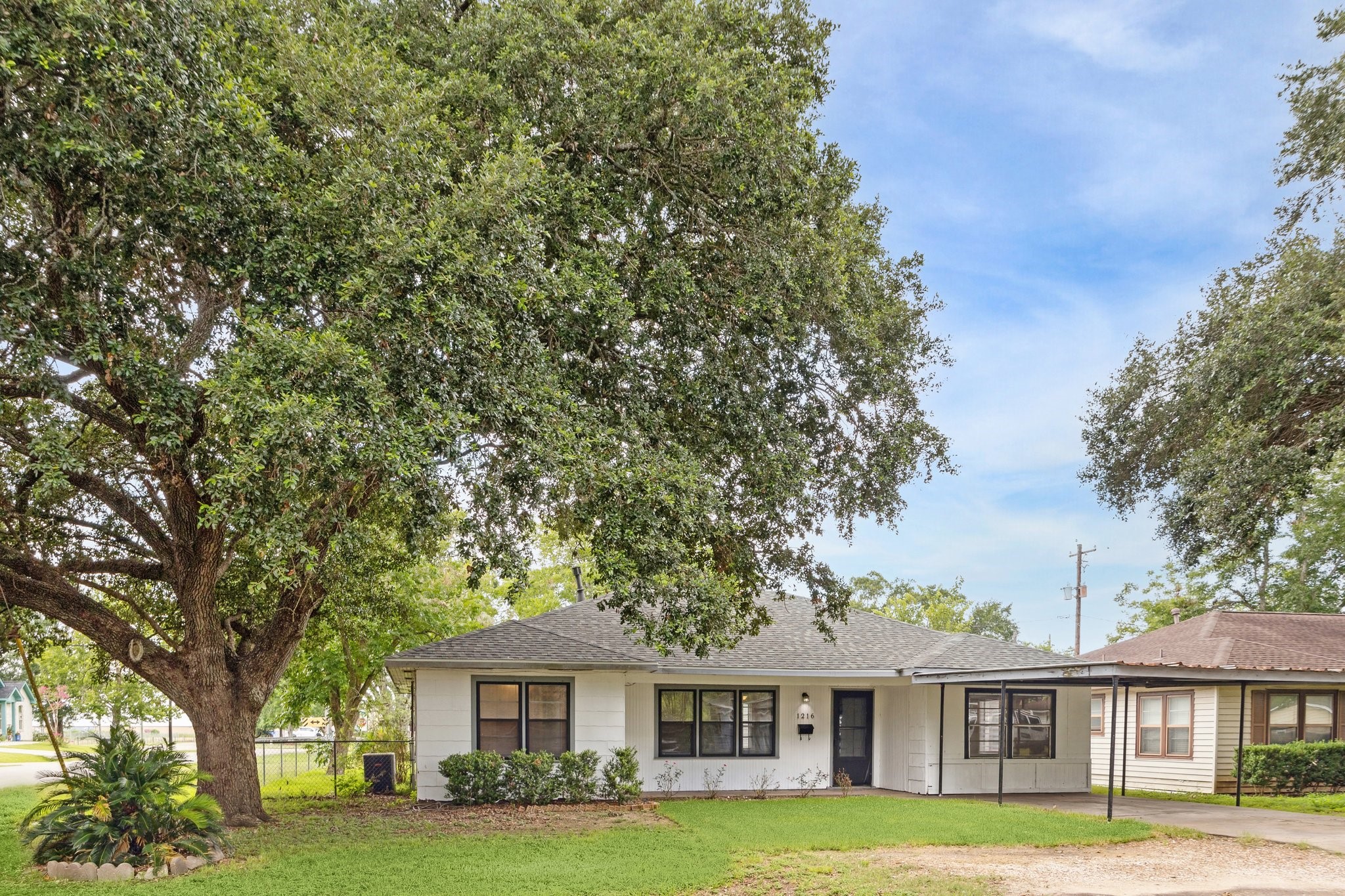 Welcome to 1216 Allen Street!