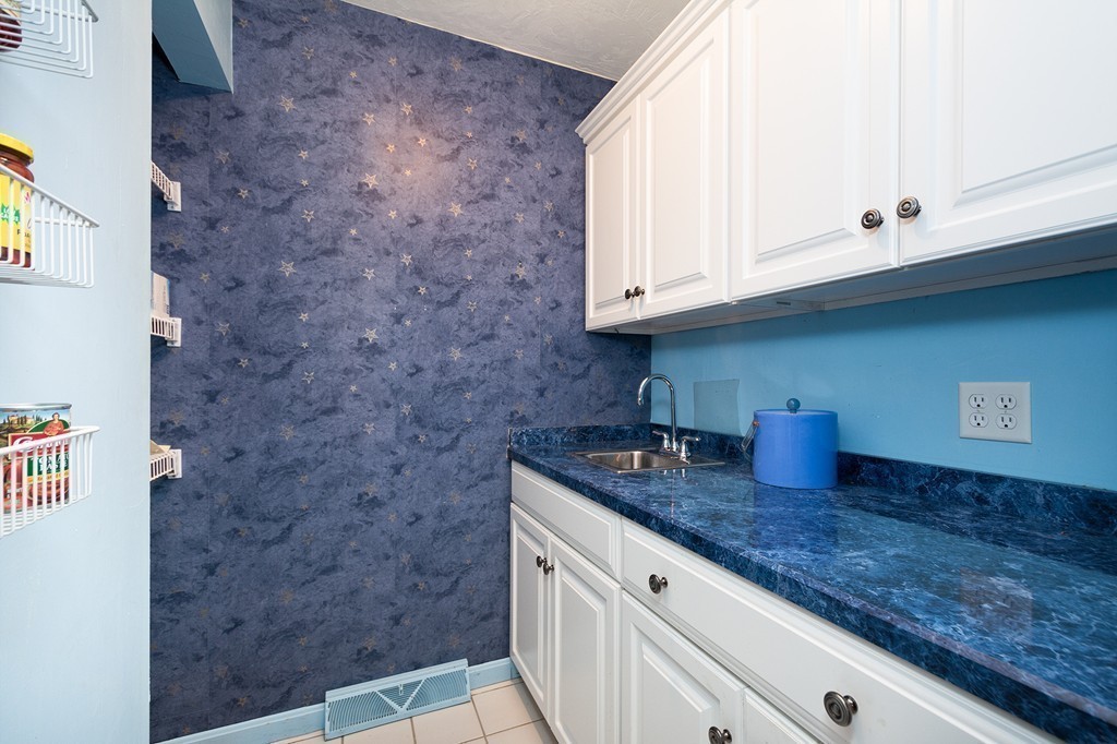 40 Driftway, Unit 13 Scituate, MA 02066 - Photo 15 of 29 a kitchen with stainless steel appliances granite countertop a sink and cabinets