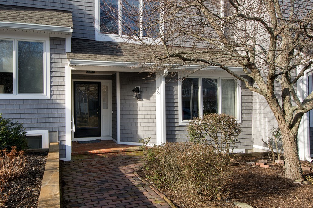 40 Driftway, Unit 13 Scituate, MA 02066 - Photo 2 of 29 a front view of a house with garden