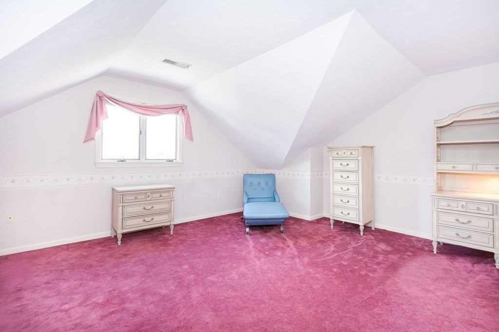 40 Driftway, Unit 13 Scituate, MA 02066 - Photo 23 of 29 a living room with furniture