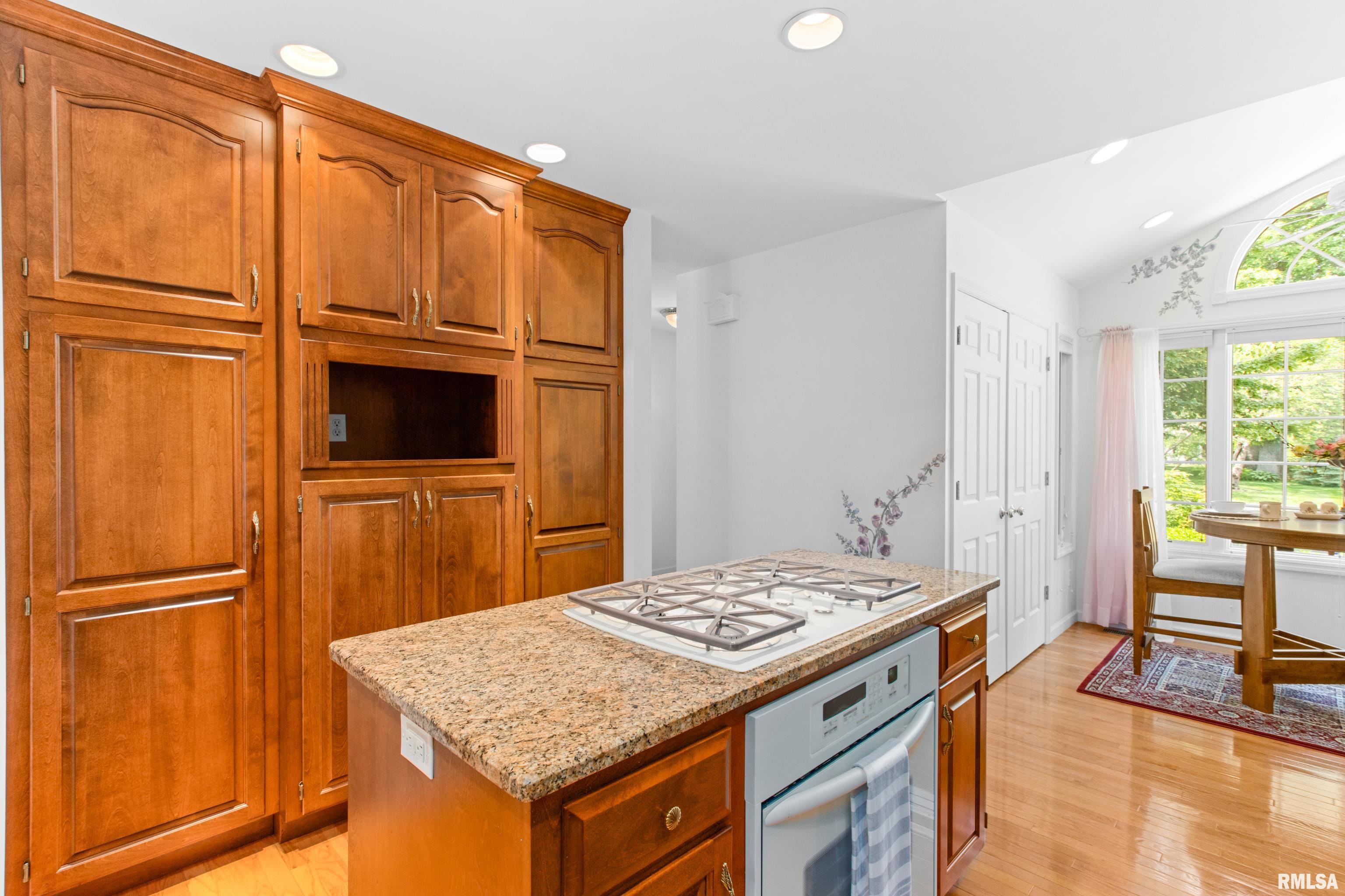 6012 North Wickwood Road Peoria, IL 61614 - Photo 14 of 50