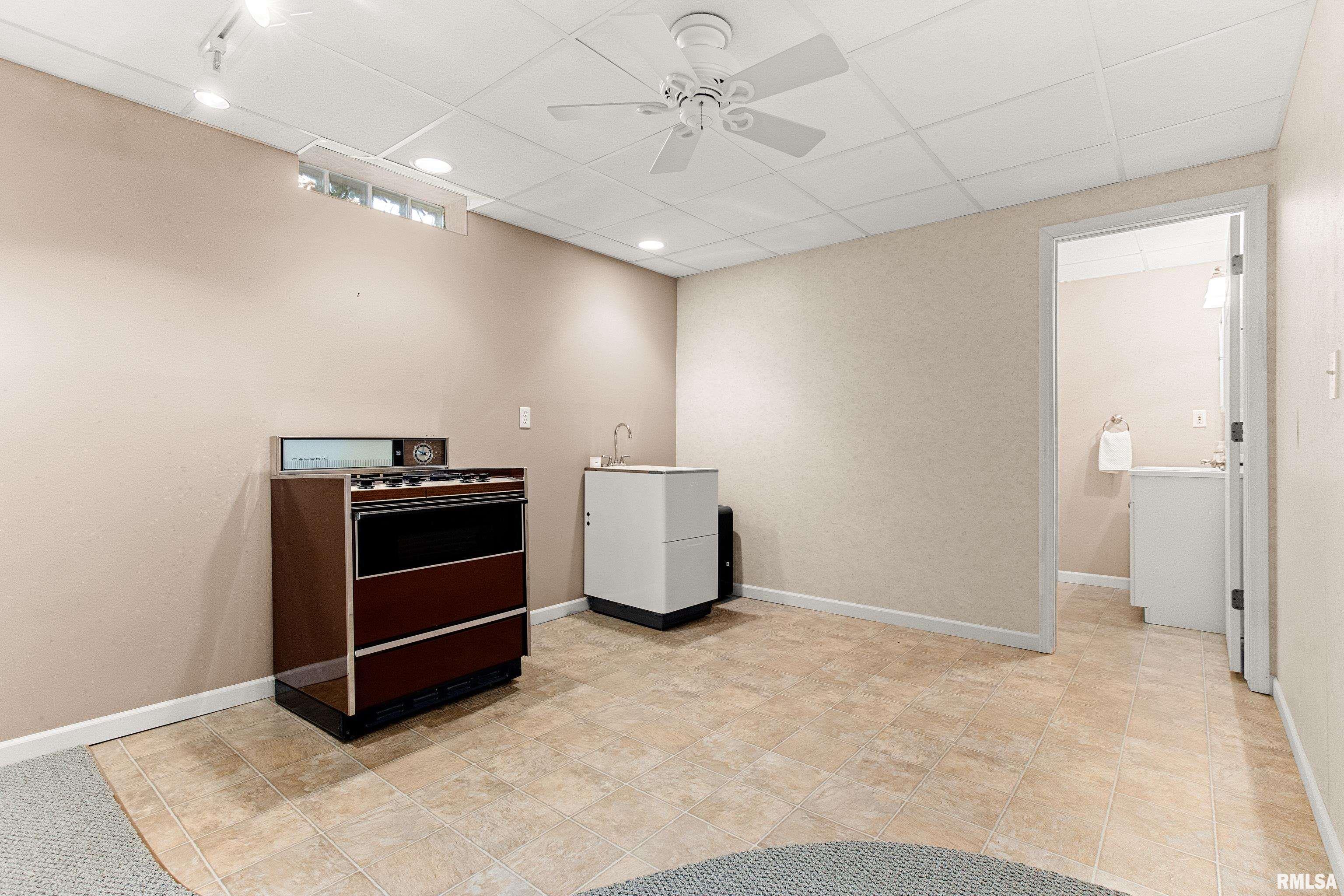 6012 North Wickwood Road Peoria, IL 61614 - Photo 42 of 50