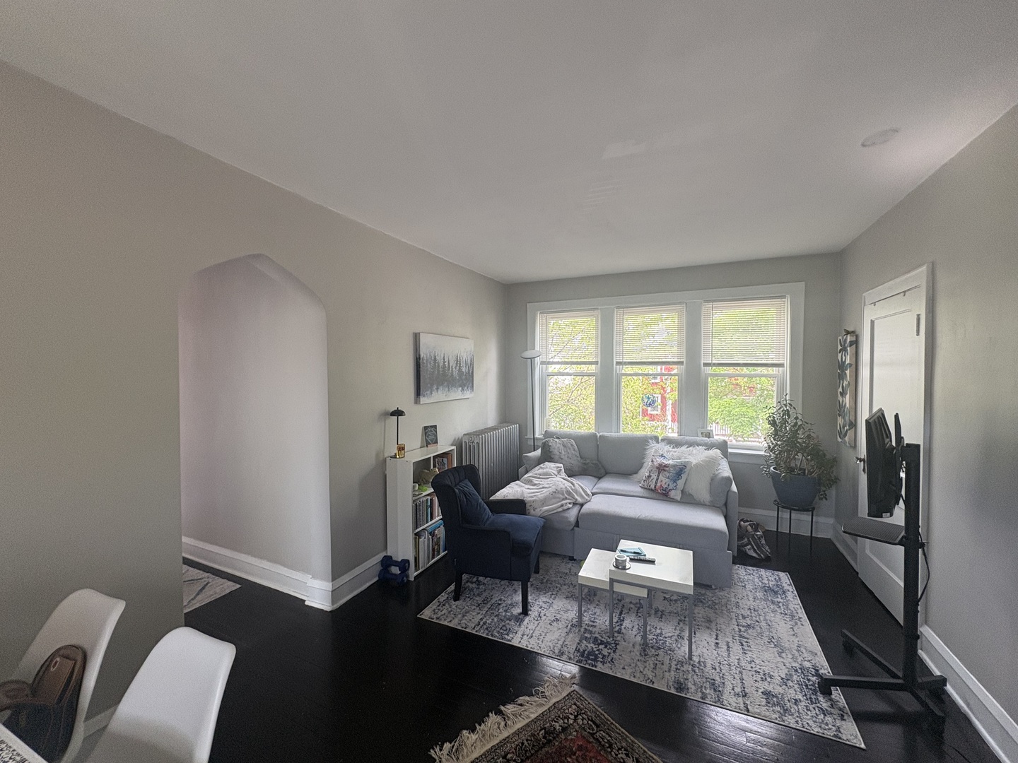 1529 Greenleaf Street Evanston, IL 60202 - Photo 6 of 15 a living room with furniture and a window
