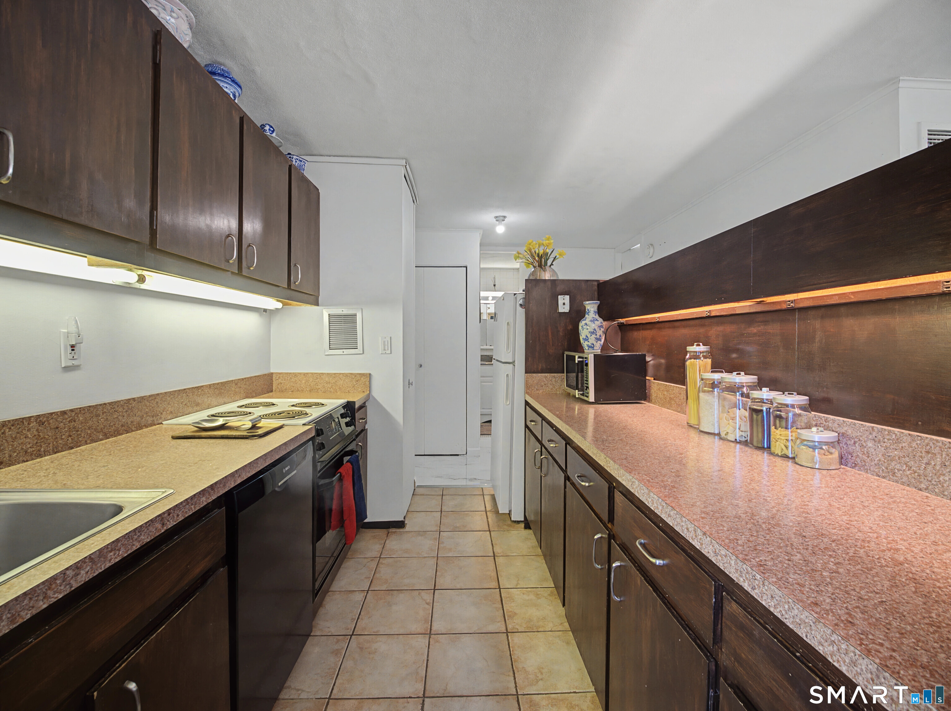 1 Gold Street, Unit 12G Hartford, CT 06103 - Photo 6 of 12 kitchen