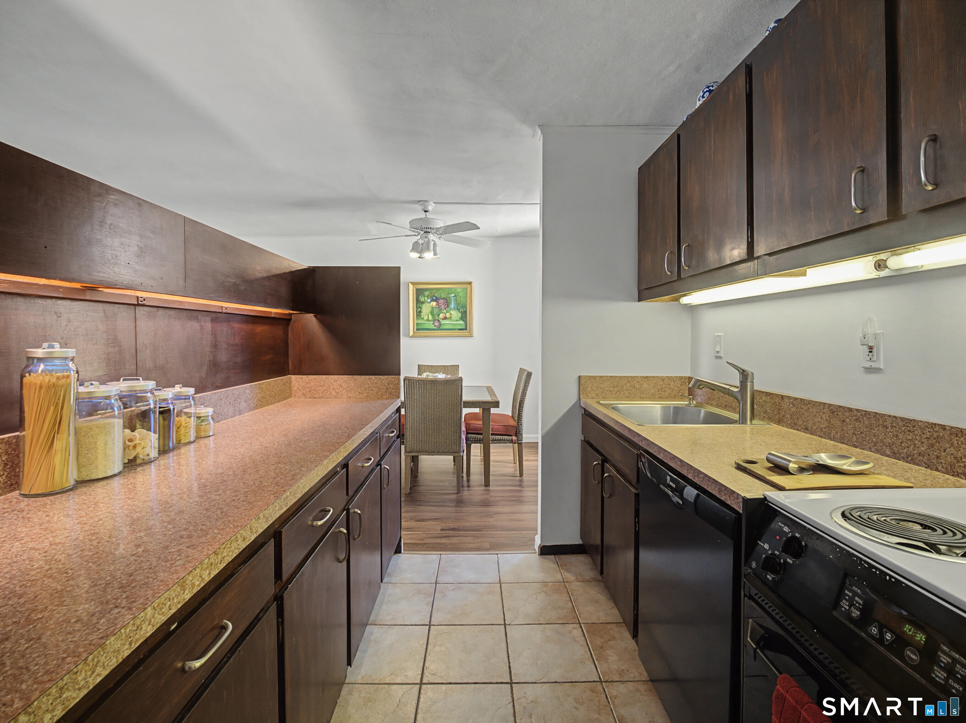 1 Gold Street, Unit 12G Hartford, CT 06103 - Photo 9 of 13 kitchen