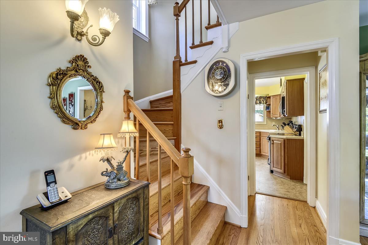 7505 Rocksham Drive Baltimore, MD 21286 - Photo 10 of 24 Foyer with beautiful hardwood