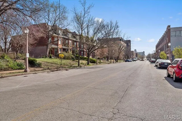 $200,000 | 4143 Laclede Avenue, St. Louis, MO 63108