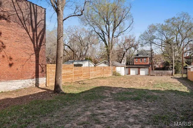 $200,000 | 4143 Laclede Avenue, St. Louis, MO 63108