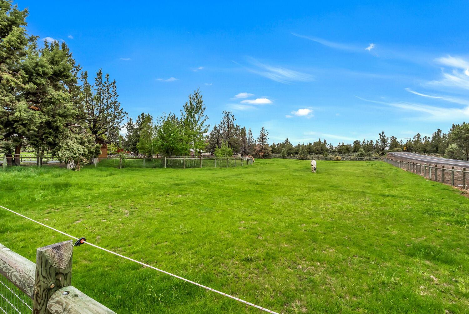 61935 Ten Barr Ranch Road Bend, OR 97701 - Photo 95 of 124