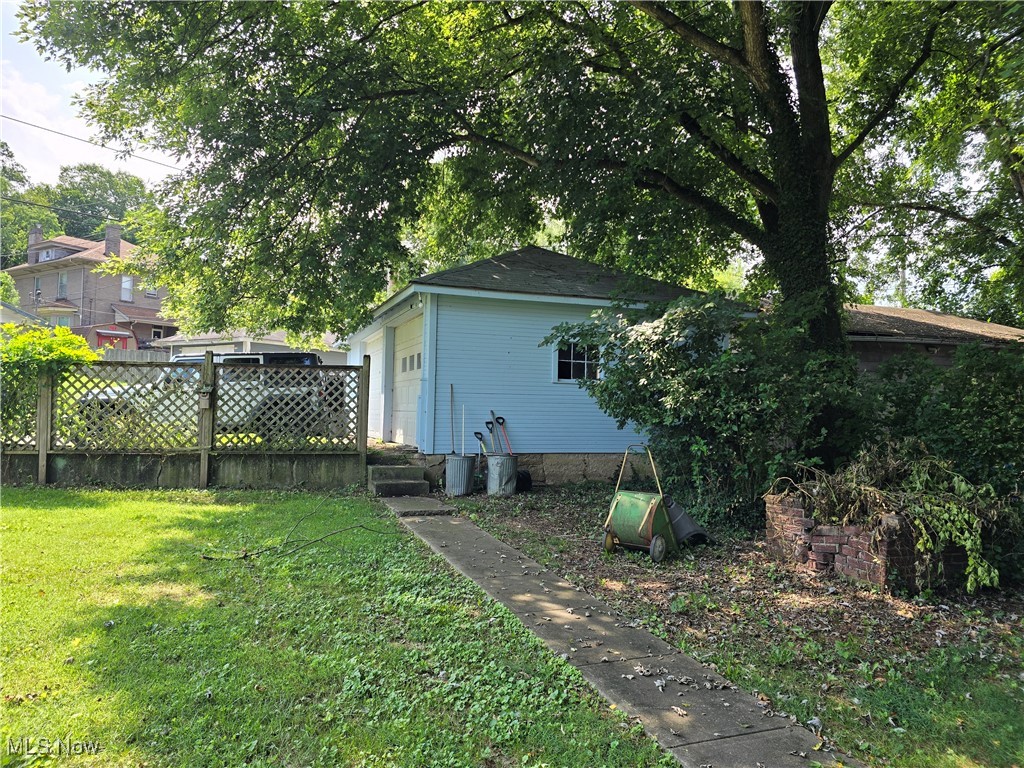 610 Dryden Road Zanesville, OH 43701 - Photo 12 of 13 View of yard