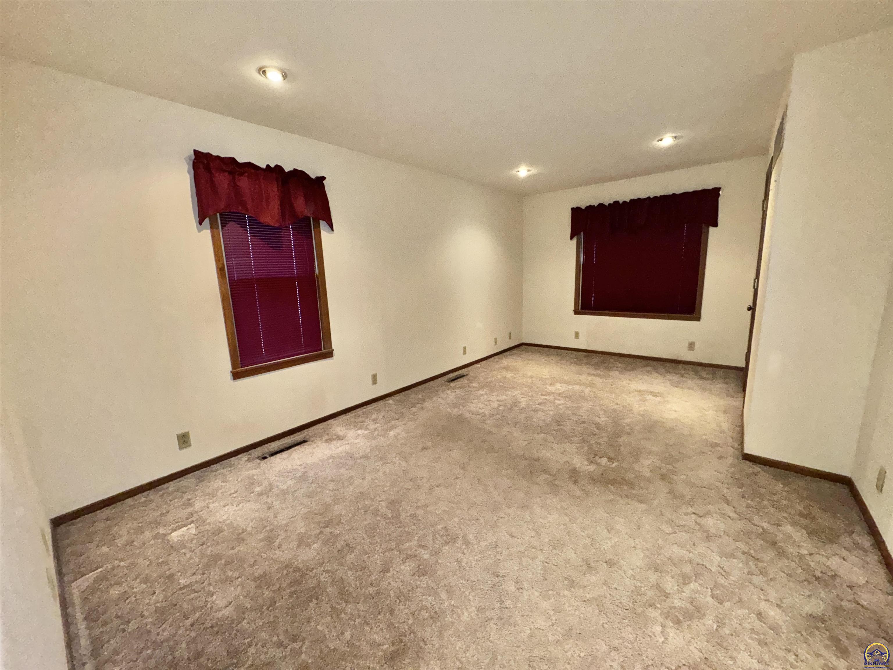 1038 Southwest Randolph Avenue Topeka, KS 66604 - Photo 11 of 25