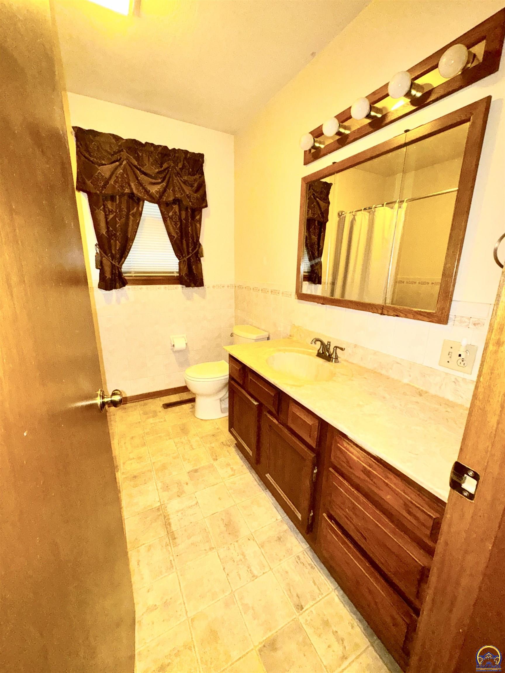 1038 Southwest Randolph Avenue Topeka, KS 66604 - Photo 13 of 25