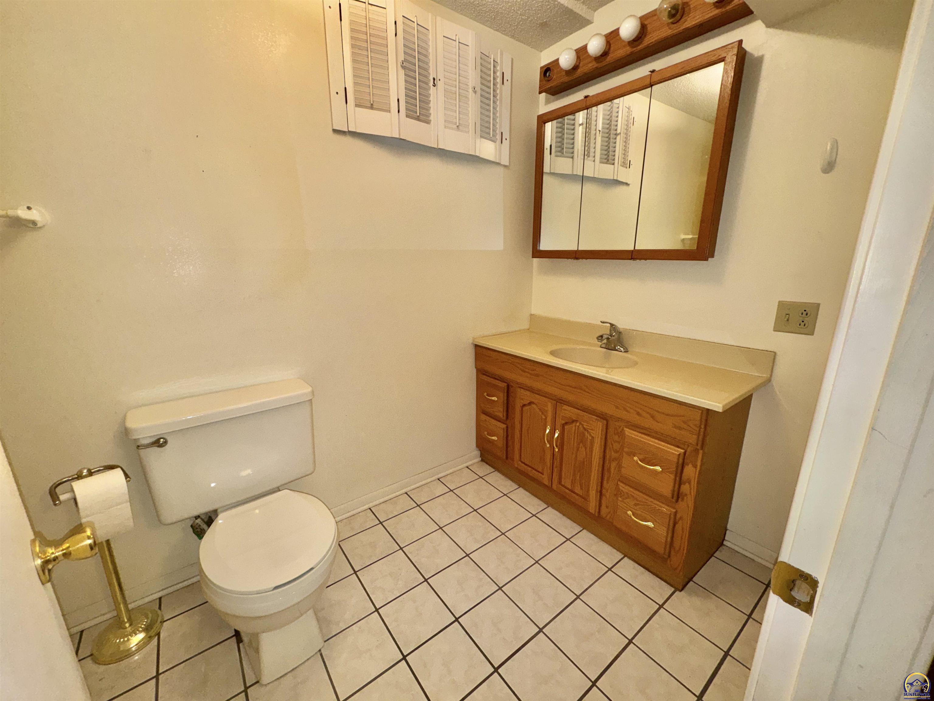 1038 Southwest Randolph Avenue Topeka, KS 66604 - Photo 19 of 25