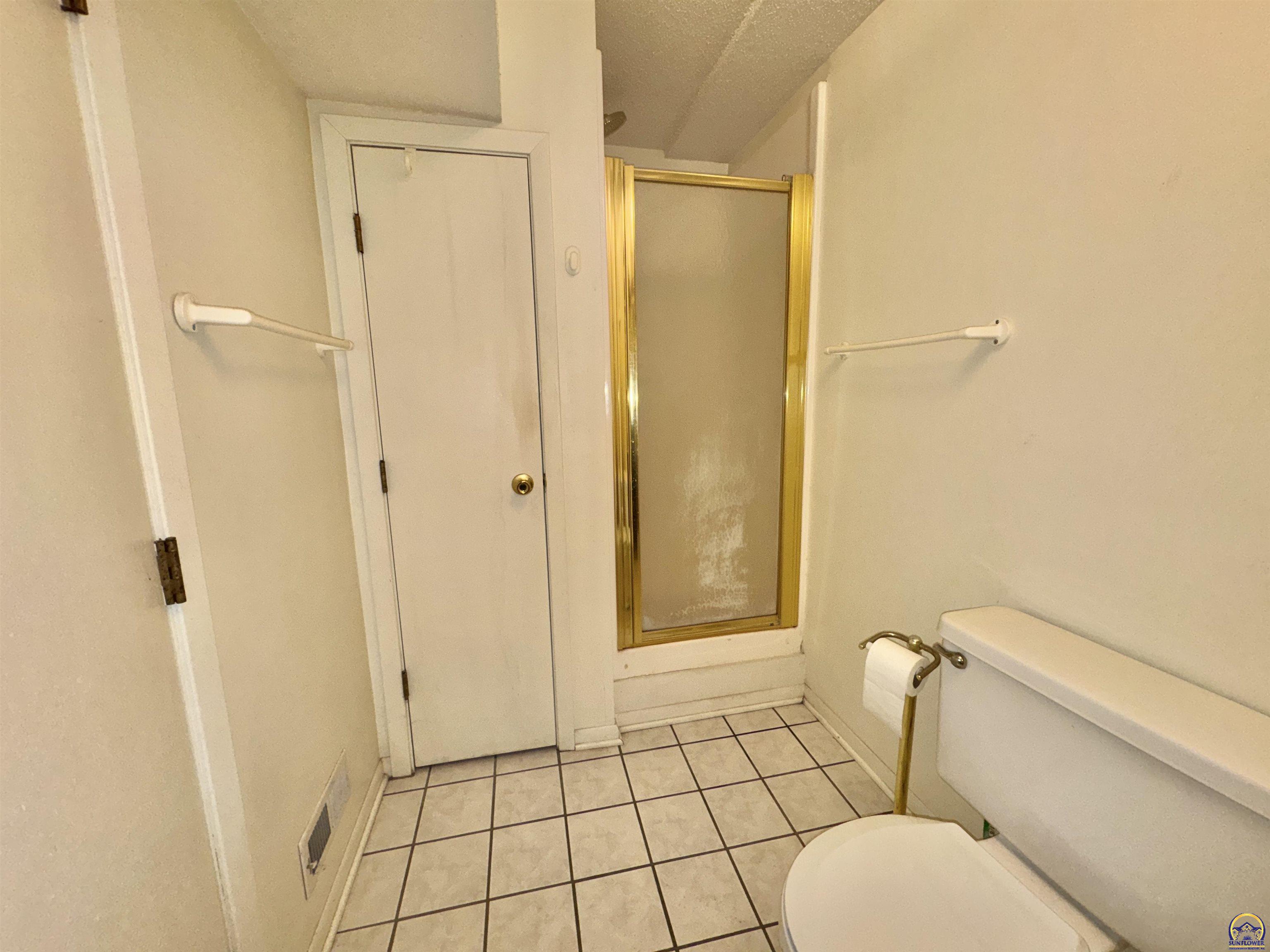 1038 Southwest Randolph Avenue Topeka, KS 66604 - Photo 20 of 25