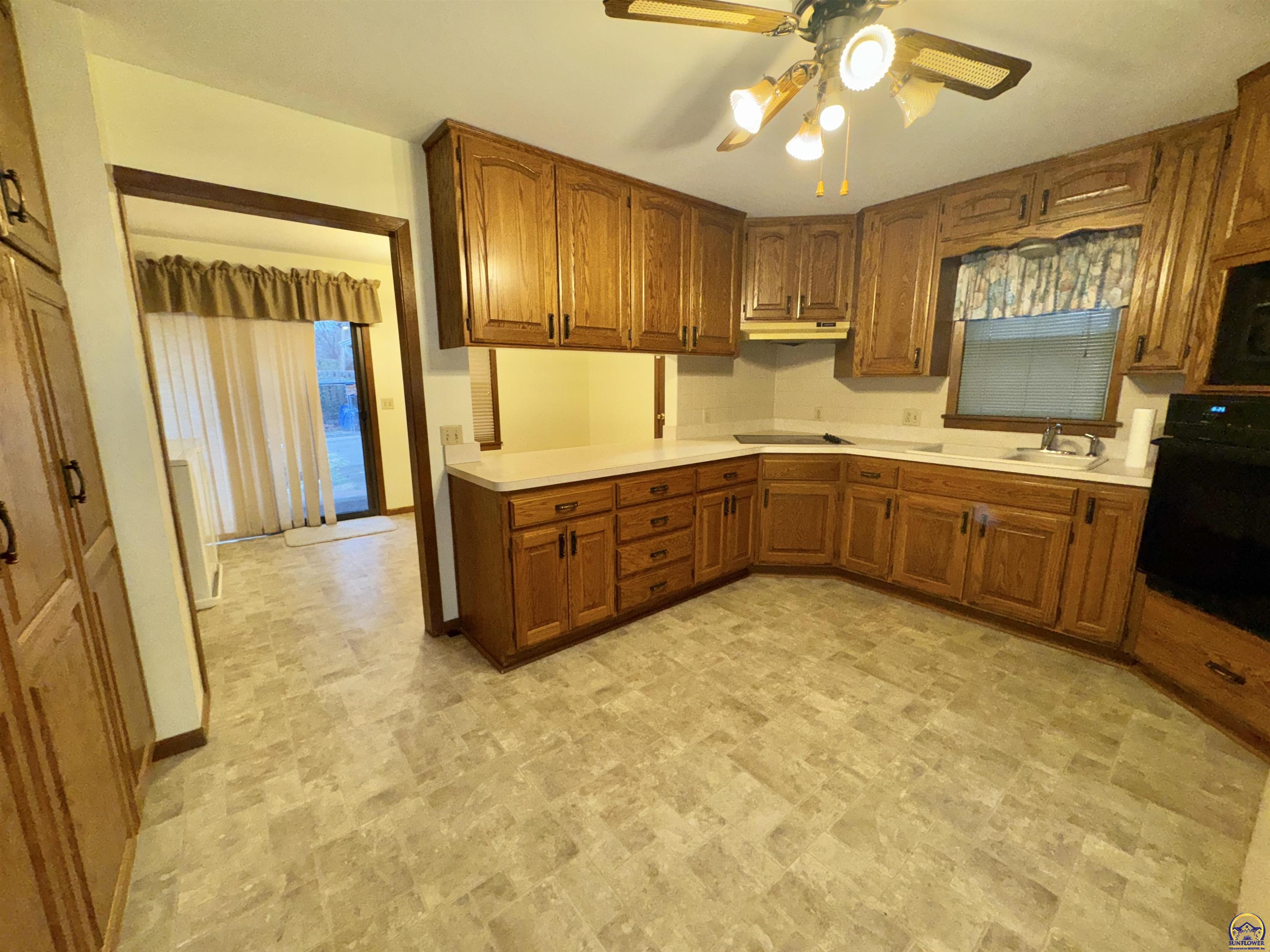 1038 Southwest Randolph Avenue Topeka, KS 66604 - Photo 3 of 25