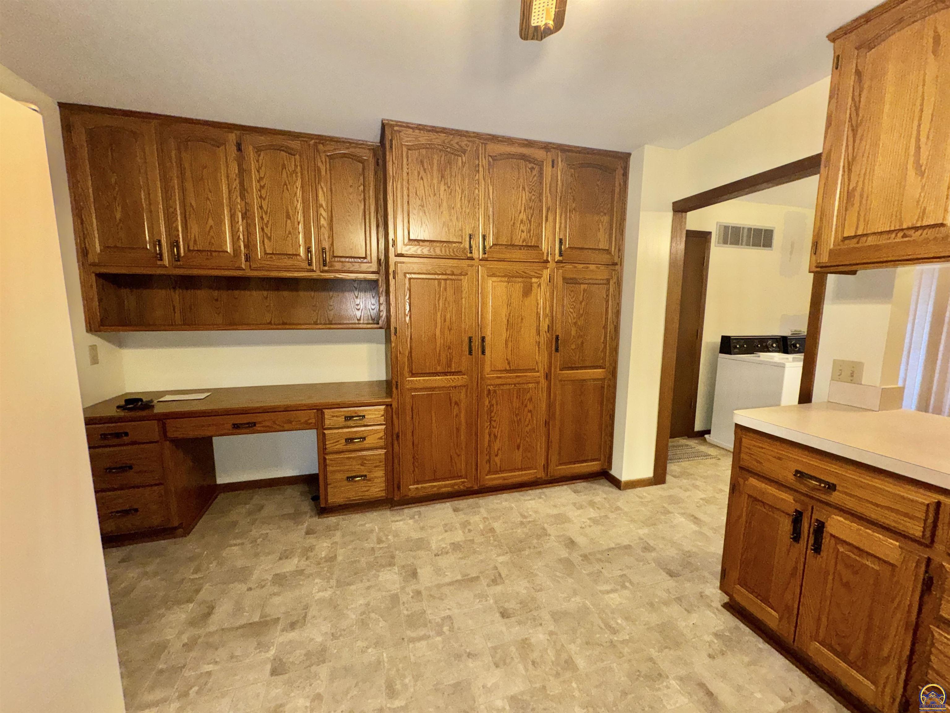 1038 Southwest Randolph Avenue Topeka, KS 66604 - Photo 5 of 25