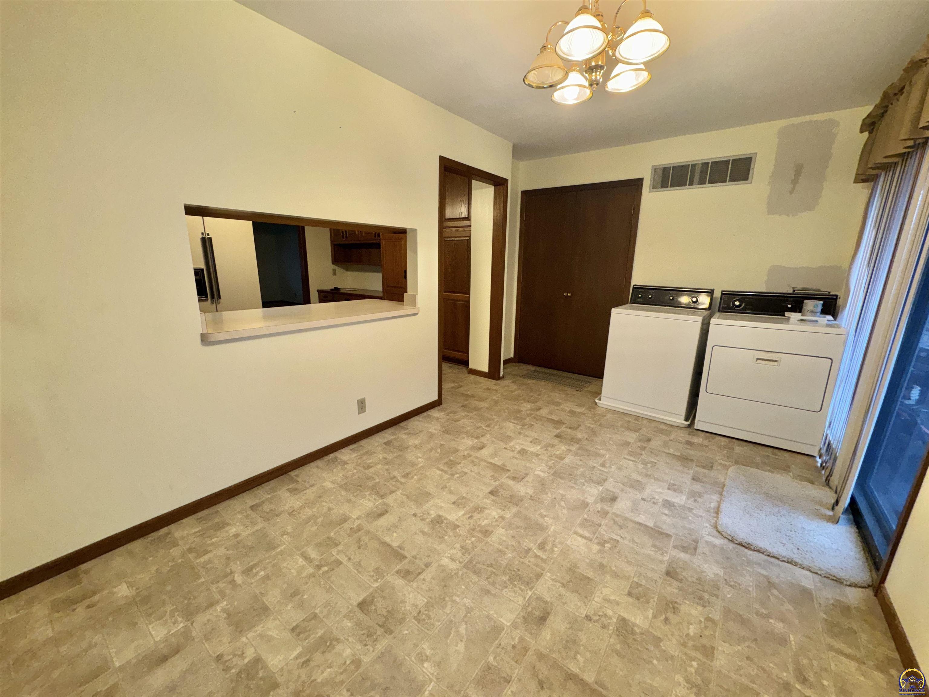 1038 Southwest Randolph Avenue Topeka, KS 66604 - Photo 8 of 25