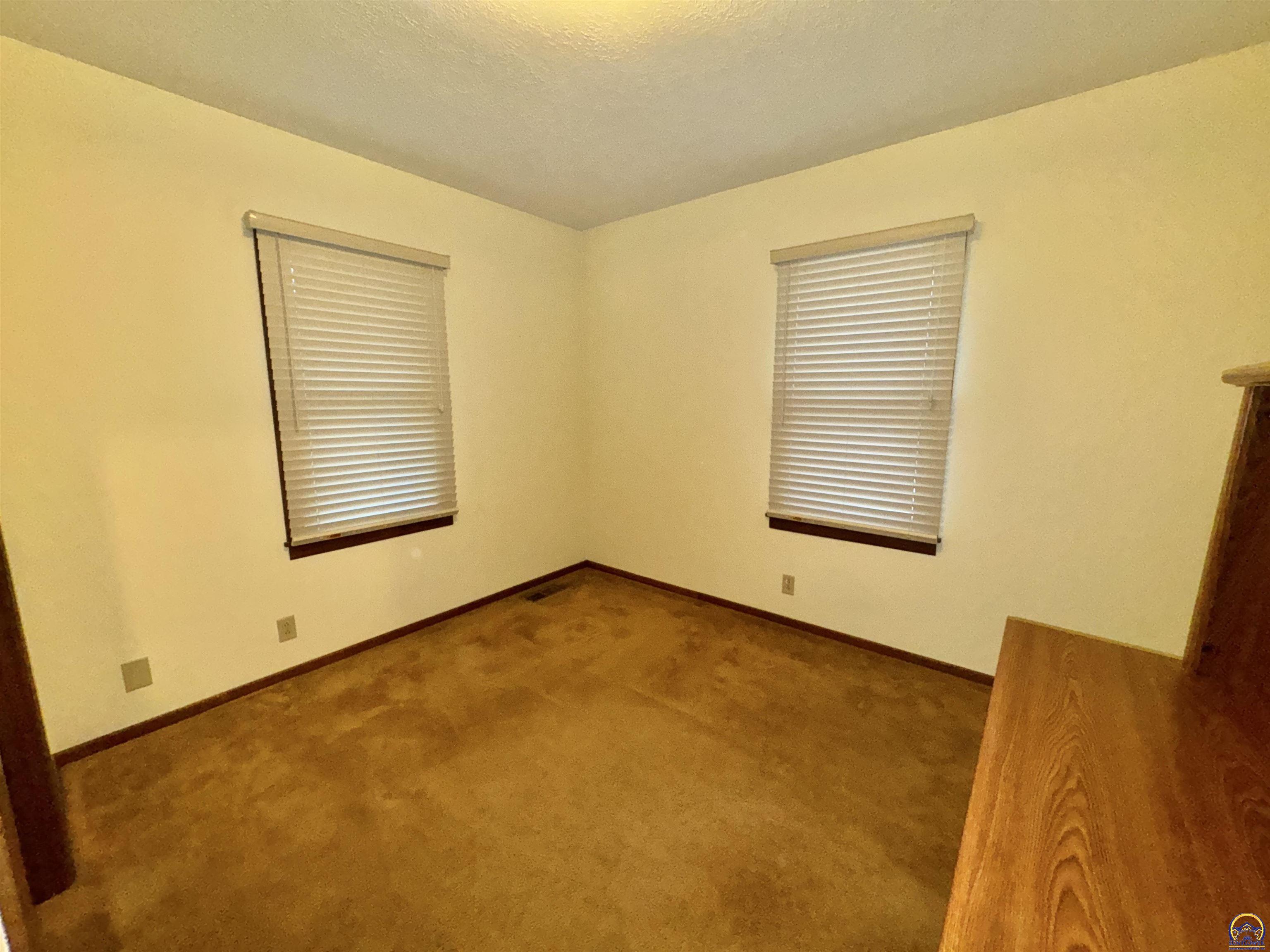 1038 Southwest Randolph Avenue Topeka, KS 66604 - Photo 9 of 25