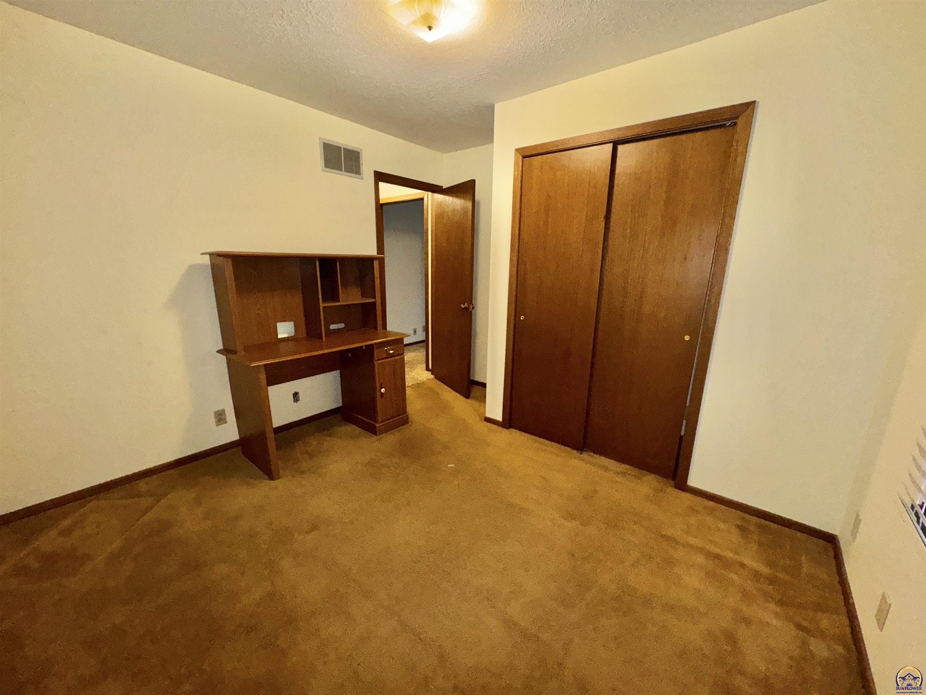 1038 Southwest Randolph Avenue Topeka, KS 66604 - Photo 10 of 25