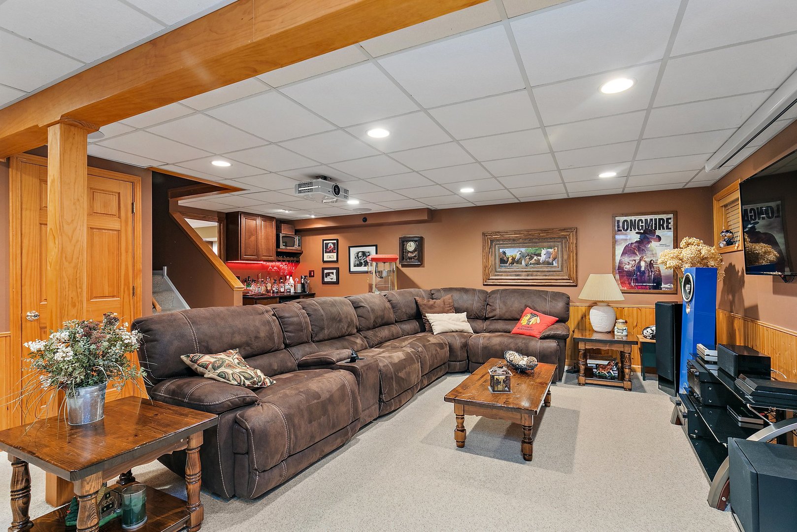 1010 Wakefield Drive Elgin, IL 60120 - Photo 23 of 32 a living room with furniture kitchen and a table