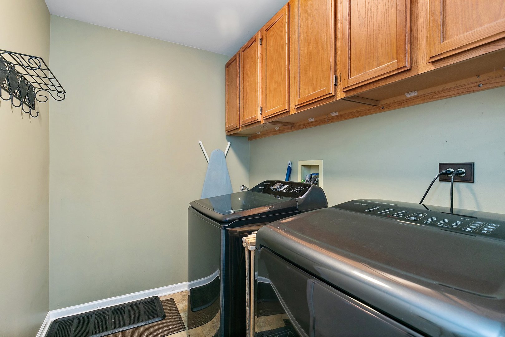 1010 Wakefield Drive Elgin, IL 60120 - Photo 26 of 32 a utility room with dryer and washer